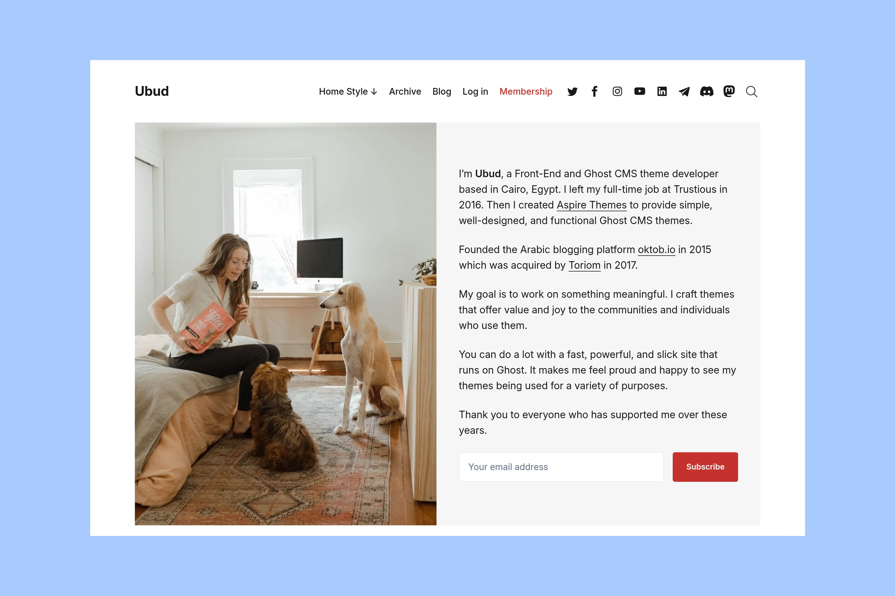 Ubud demo homepage with a photograph beside a personal introduction and newsletter signup