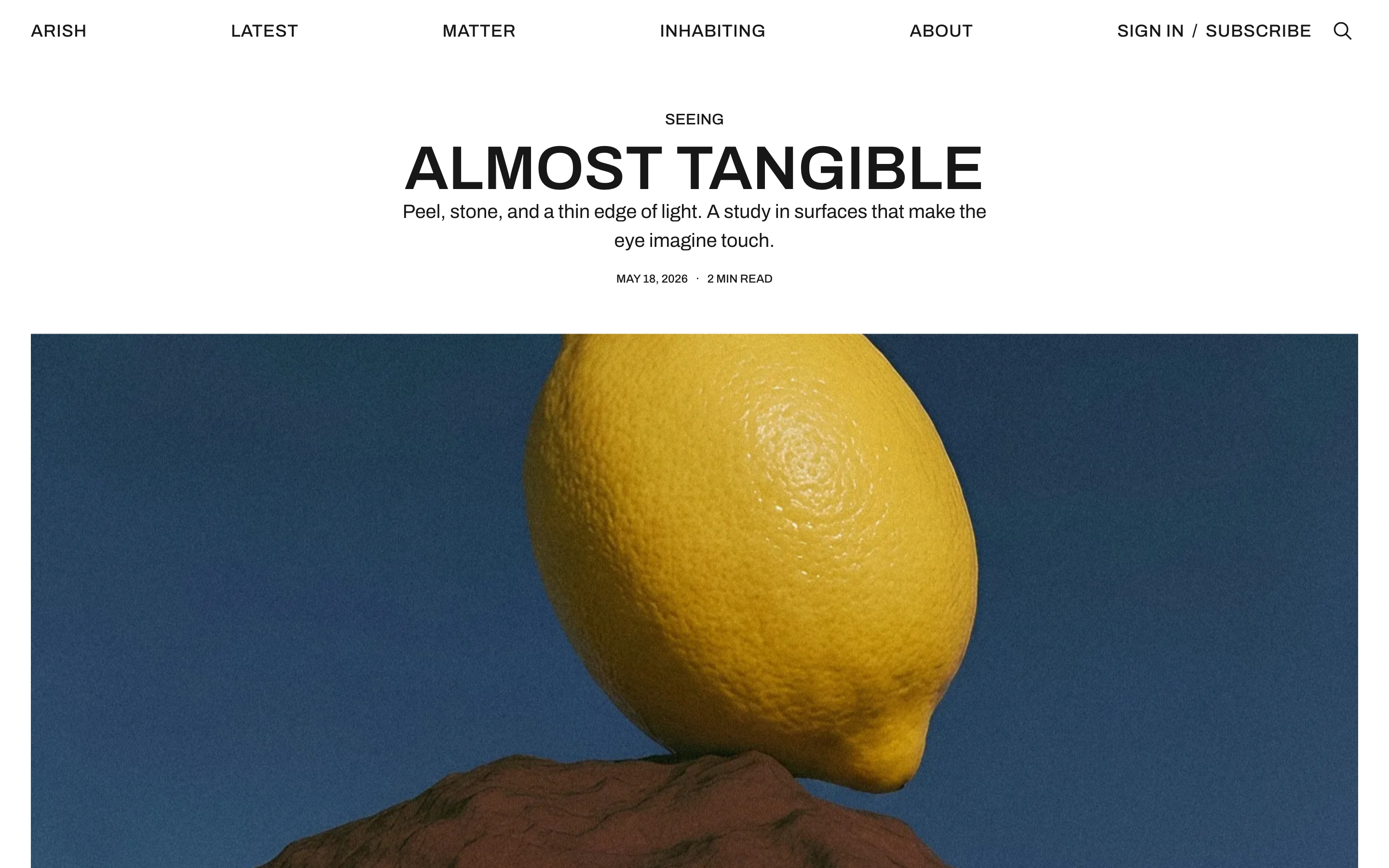 Default layout with the article heading above its feature image